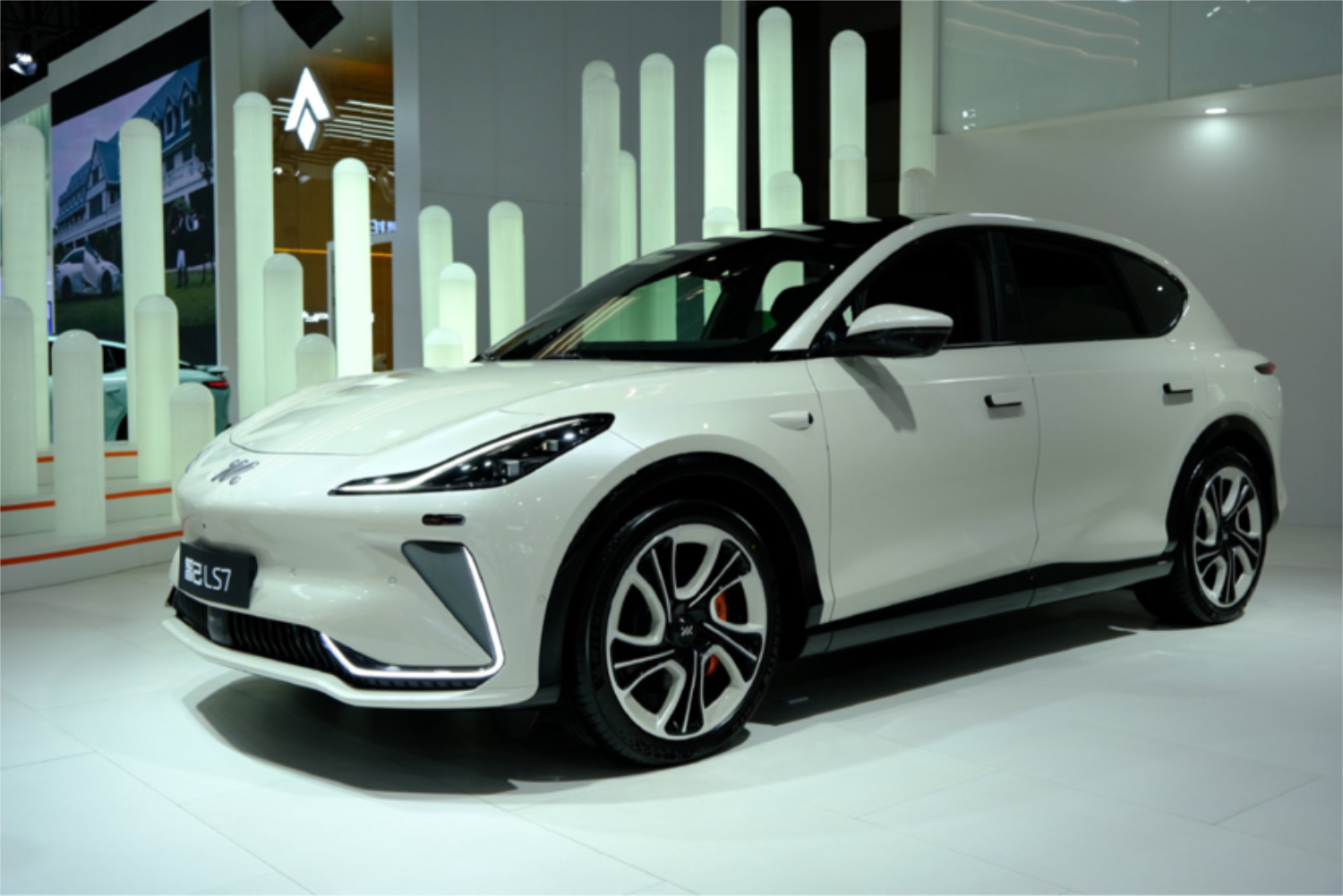 智己LS7全新款車型上市，售價(jià)28.98-30.98萬元