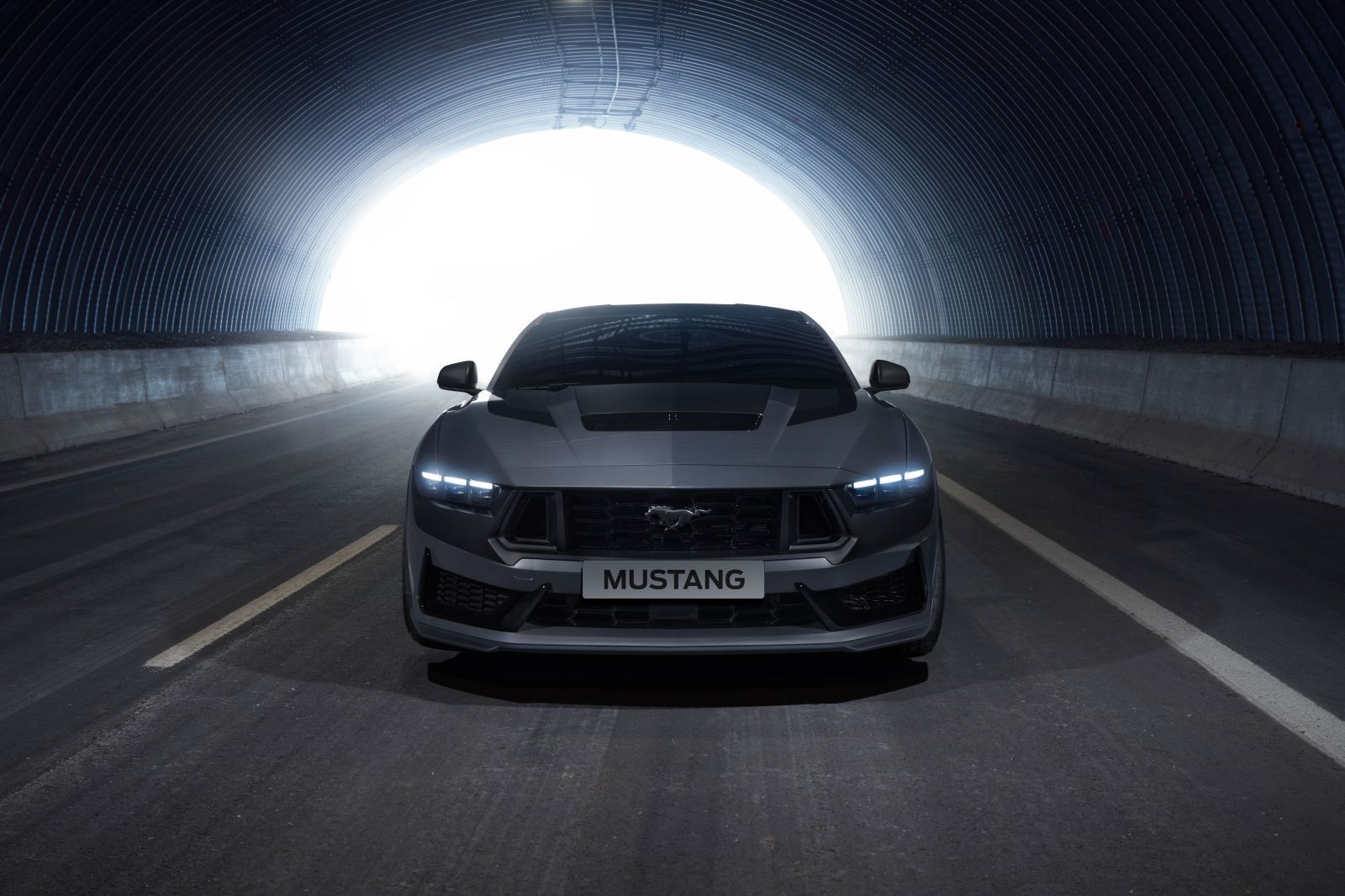 全新福特Mustang Dark Horse中國首秀，獨(dú)一無二的5.0升V8自吸動力
