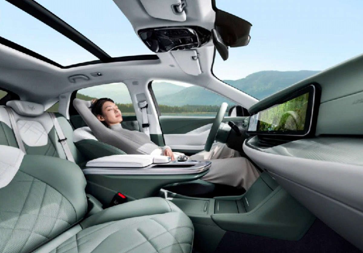 極狐汽車三款新車即將上市，配置提升優(yōu)化用車體驗